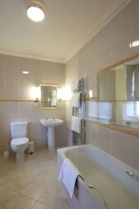 Tek Büyük Yataklı Oda (Front Facing)