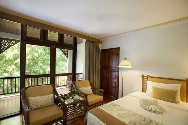 Deluxe Tek Büyük veya İki Ayrı Yataklı Oda, Havuz Manzaralı