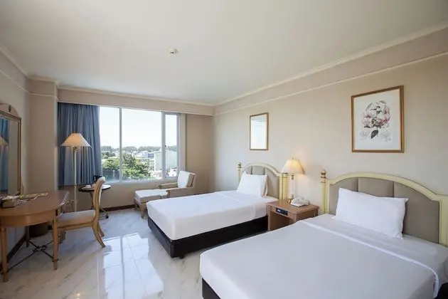 Deluxe Corner Room