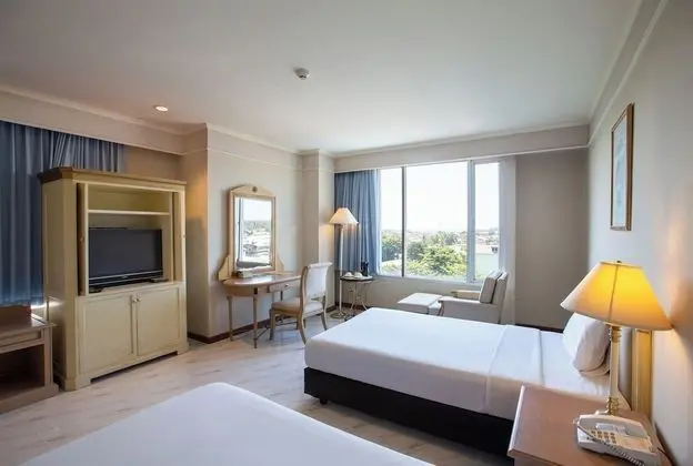 Deluxe Corner Room