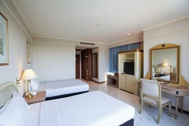 Deluxe Corner Room