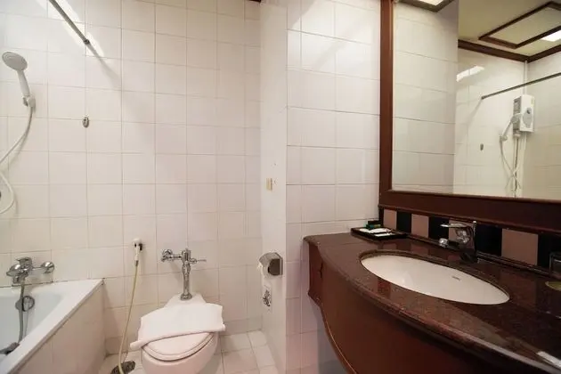 Deluxe Corner Room