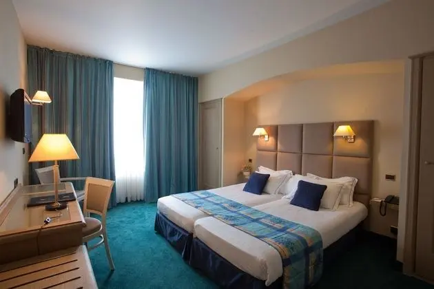 Standard Tek Büyük Yataklı Oda