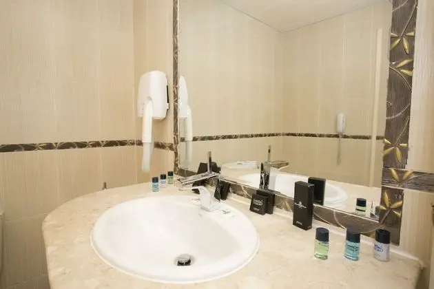 Tek Büyük Yataklı Oda, Balkon, Deniz Manzaralı