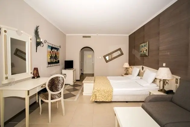 Tek Büyük Yataklı Oda, Balkon, Park Manzaralı