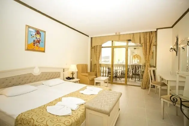Tek Büyük Yataklı Oda, Balkon, Park Manzaralı