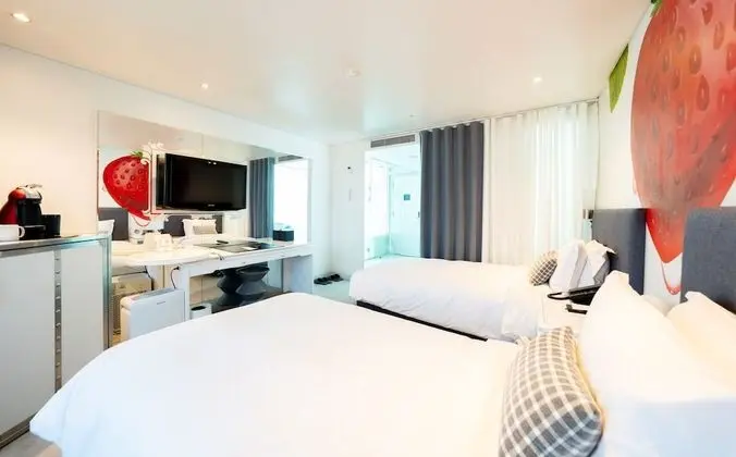 Superior Twin Room (Club Noise Expected)