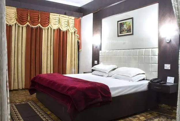Deluxe Tek Büyük Yataklı Oda, 1 Yatak Odası, Özel Banyo, Dağ Manzaralı