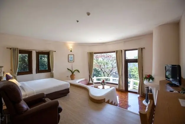 Hillside Chalet Deluxe with Bathtub