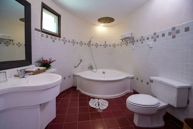 Hillside Chalet Deluxe with Bathtub