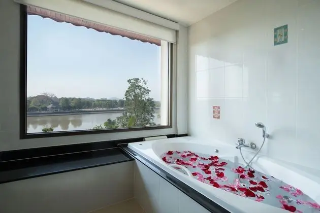 Süit, Balkon, Nehir Manzaralı