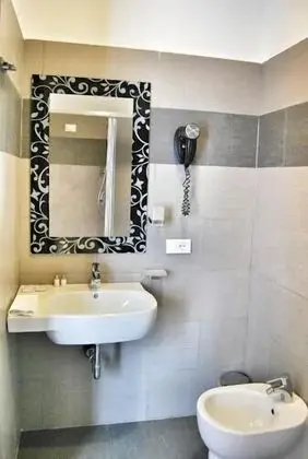 Büyük Yataklı Tek Kişilik Oda