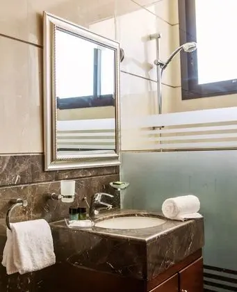 Standard King or Twin Room