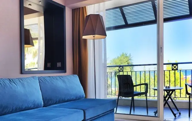 Standart Kara Manzaralı Oda