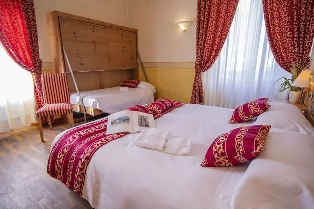 Üç Kişilik Oda, Birden Çok Yatak