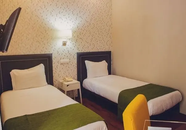 Tek Büyük veya İki Ayrı Yataklı Oda