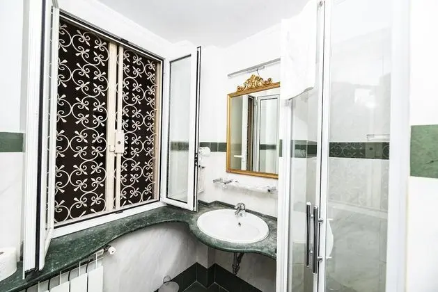 Standard Tek Büyük Yataklı Oda