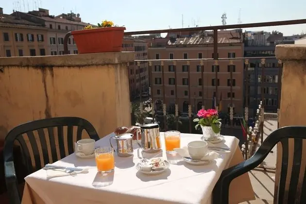 Standard Tek Büyük veya İki Ayrı Yataklı Oda, Balkon