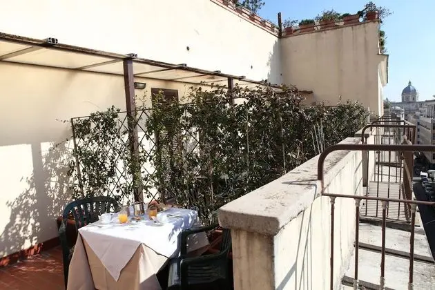 Standard Tek Büyük veya İki Ayrı Yataklı Oda, Balkon