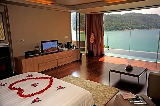Grand Private Pool Suite