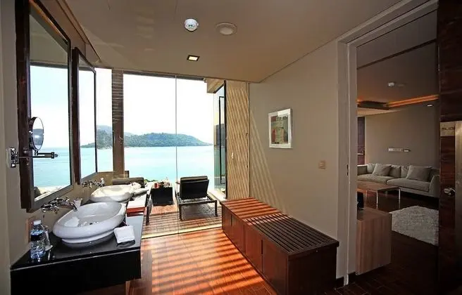 Grand Private Pool Suite
