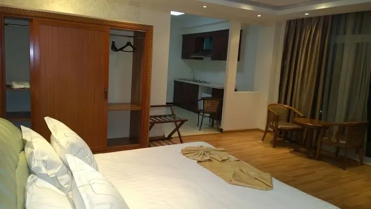 Deluxe Oda, Köşe