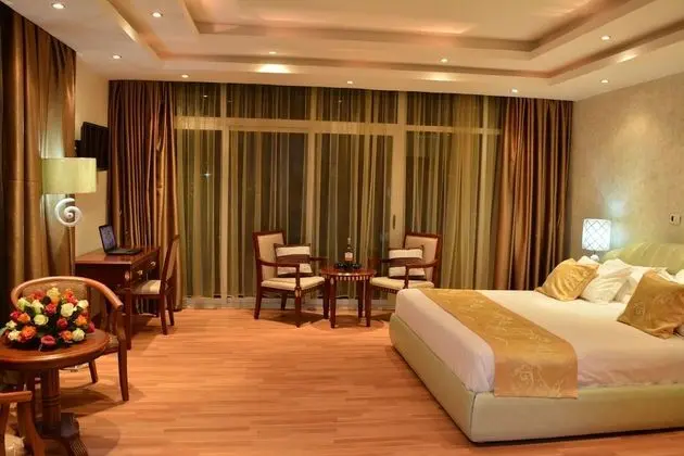 Deluxe Oda, Köşe