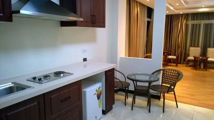 Deluxe Oda, Köşe