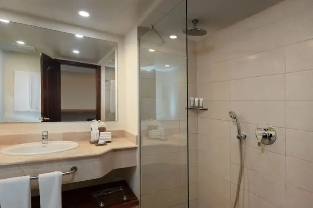 Tropical View (1 Adult)