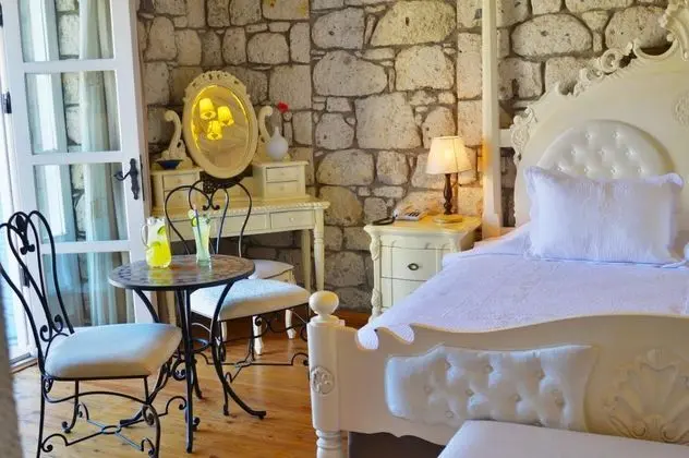 Deluxe Oda, Havuz Manzaralı, Balkonlu