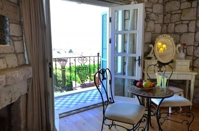 Deluxe Oda, Havuz Manzaralı, Balkonlu