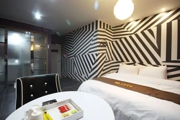 Oda (Deluxe rooms (youTube & Net Netflix v)