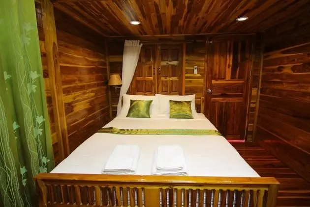 Deluxe Bungalow (1)