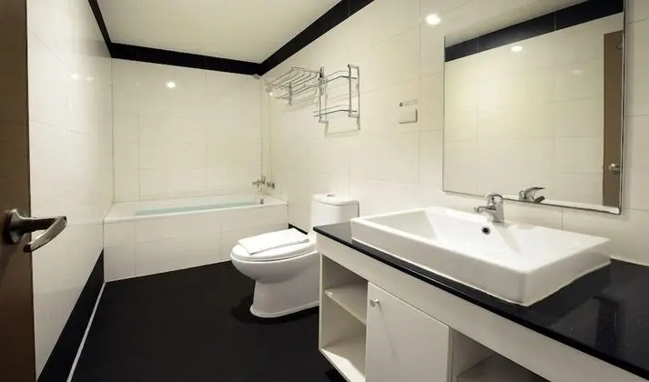 Deluxe Tek Büyük veya İki Ayrı Yataklı Oda, Küvet