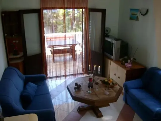 Ev (Ina - peaceful - H Pierida (8+4))