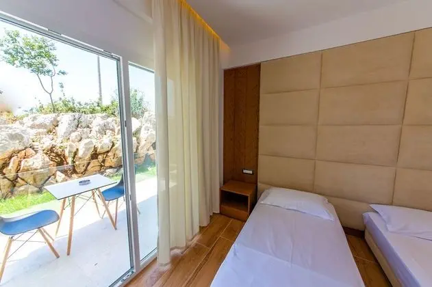 Tek Büyük veya İki Ayrı Yataklı Oda, Balkon
