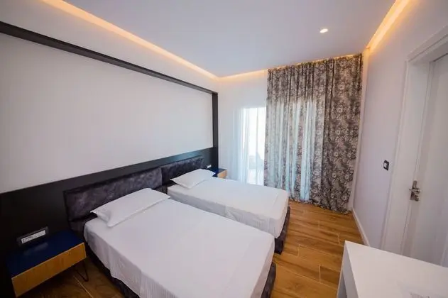 Tek Büyük veya İki Ayrı Yataklı Oda, Balkon