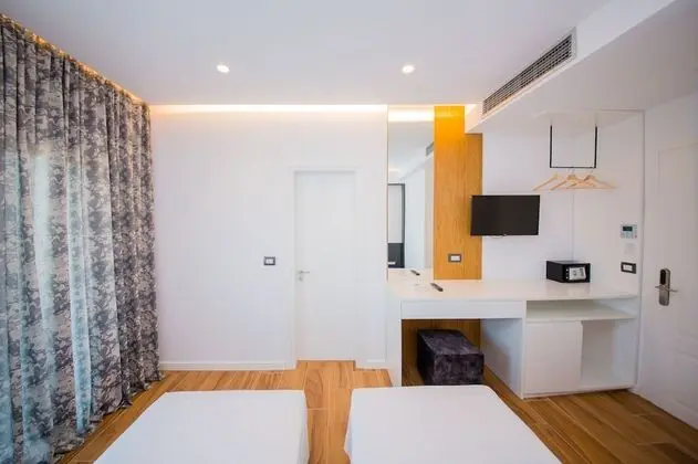 Tek Büyük veya İki Ayrı Yataklı Oda, Balkon