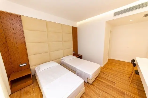 Tek Büyük veya İki Ayrı Yataklı Oda, Balkon