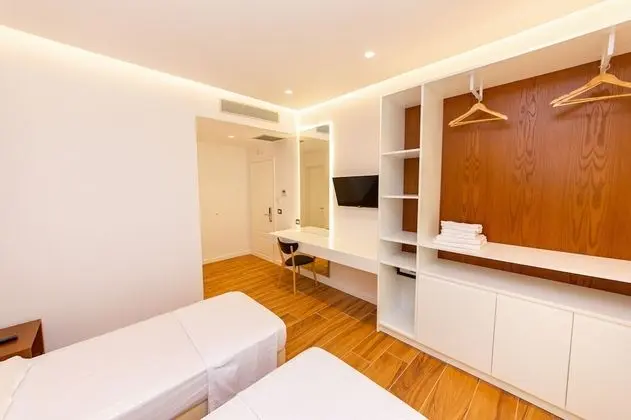 Tek Büyük veya İki Ayrı Yataklı Oda, Balkon