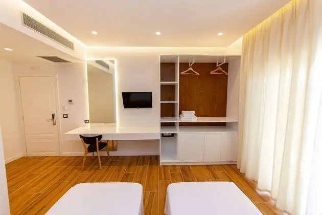 Tek Büyük veya İki Ayrı Yataklı Oda, Balkon