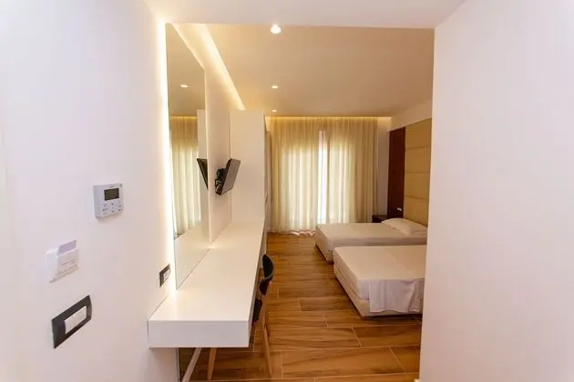 Tek Büyük veya İki Ayrı Yataklı Oda, Balkon