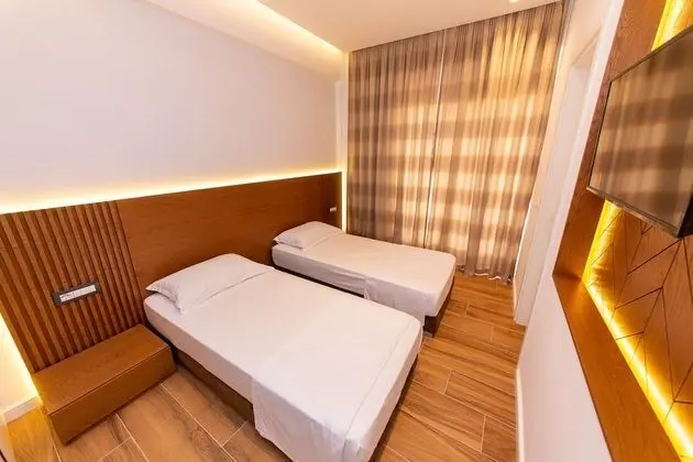 Tek Büyük veya İki Ayrı Yataklı Oda, Balkon