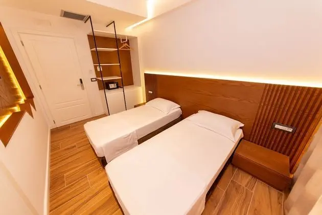 Tek Büyük veya İki Ayrı Yataklı Oda, Balkon