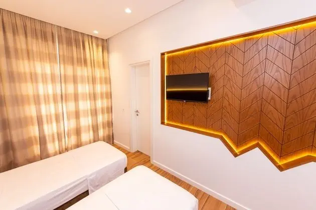 Tek Büyük veya İki Ayrı Yataklı Oda, Balkon