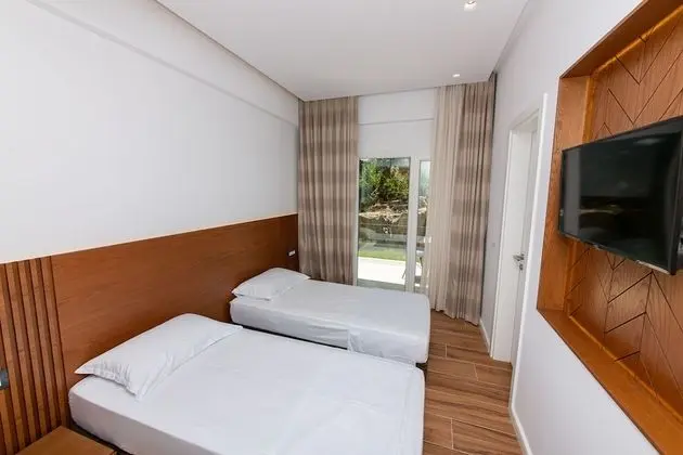 Tek Büyük veya İki Ayrı Yataklı Oda, Balkon