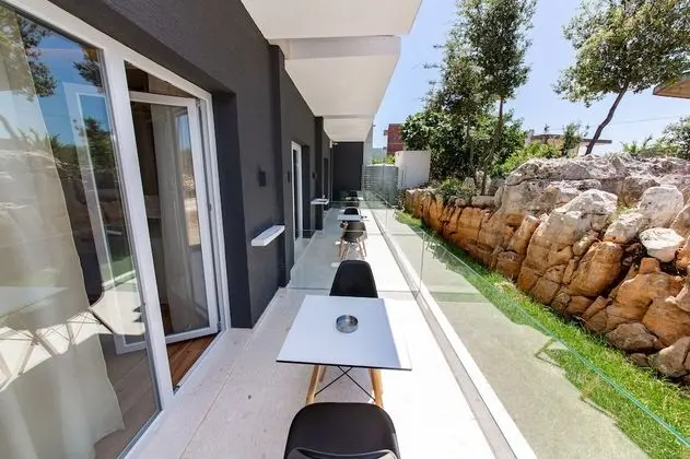 Tek Büyük veya İki Ayrı Yataklı Oda, Balkon