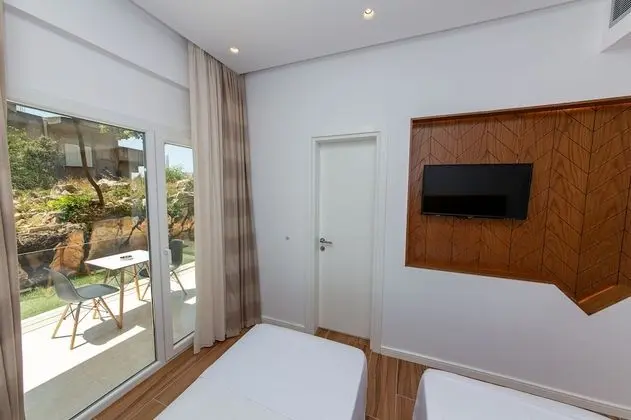 Tek Büyük veya İki Ayrı Yataklı Oda, Balkon