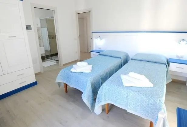 Comfort Tek Büyük veya İki Ayrı Yataklı Oda (3)