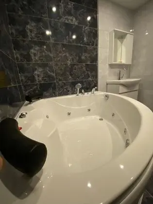 Premium Tek Büyük Yataklı Oda